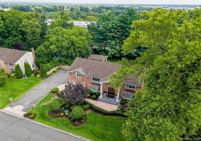 Photo 3 of Single family home for sale at 20 Stirrup Ln, Oyster Bay, NY 11791 | MLS# 1036182 | Listing updated on 2026-09-19