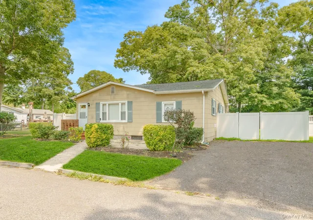 Photo 1 of Single family home for sale at 49 Salem St, Brookhaven, NY 11772 | MLS# 1036195 | Listing updated on 2026-08-30