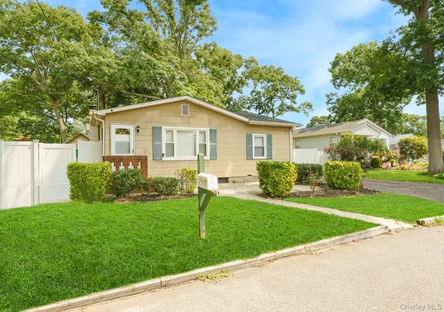 Photo 3 of Single family home for sale at 49 Salem St, Brookhaven, NY 11772 | MLS# 1036195 | Listing updated on 2026-08-30