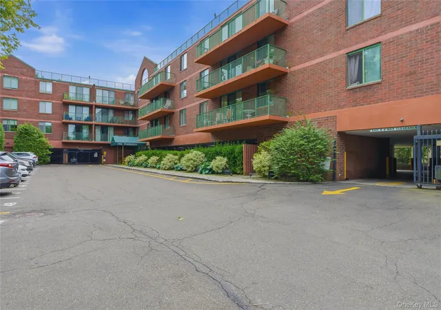 Listing Photo 2 - Condo for sale in building located at 302 Church St, White Plains, NY 10603 - Unit #3H