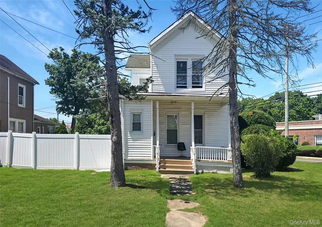 Photo 3 of Sale Pending at 76 Oak St, Brookhaven, NY 11772 | MLS# 1036234 | Listing updated on 2026-09-02