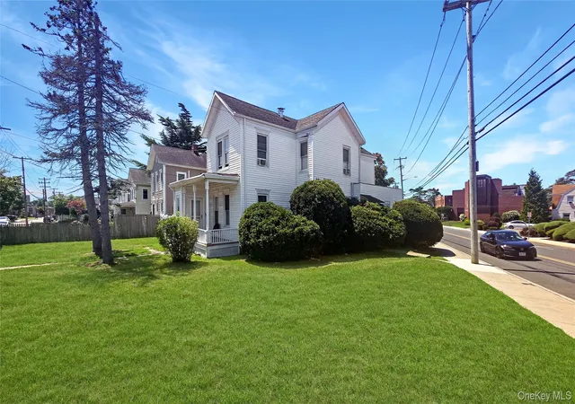 Photo 3 of Sale Pending at 76 Oak St, Brookhaven, NY 11772 | MLS# 1036234 | Listing updated on 2026-09-02