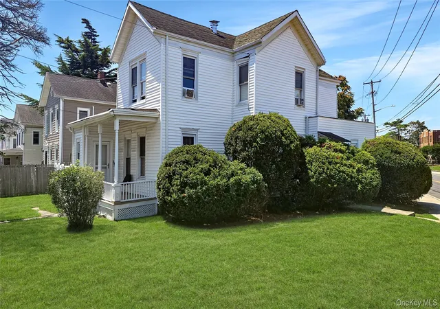 Photo 4 of Sale Pending at 76 Oak St, Brookhaven, NY 11772 | MLS# 1036234 | Listing updated on 2026-09-02