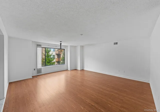 4th image of 5 Kings Ct, Clarkstown, NY 10954 | MLS# 1036249
