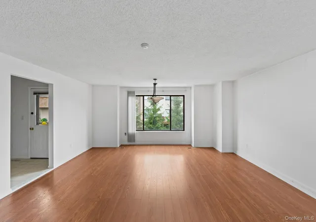 5th image of 5 Kings Ct, Clarkstown, NY 10954 | MLS# 1036249
