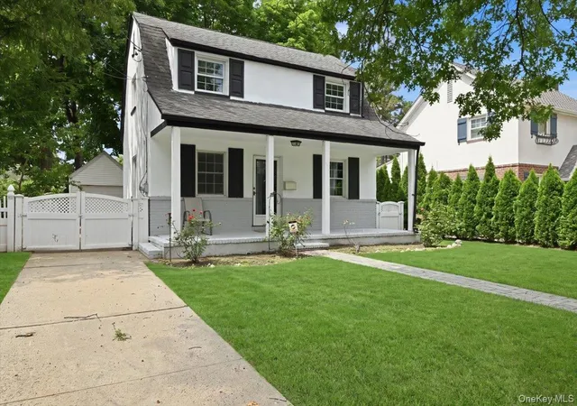 Photo 2 of Single family home for sale at 415 Leonard Blvd, North Hempstead, NY 11040 | MLS# 1036253 | Listing updated on 2026-09-27