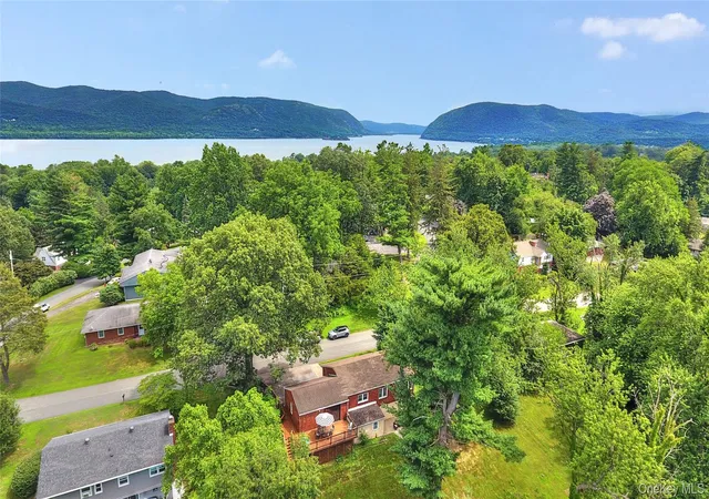 2nd image of 10 Oak Ridge Dr, New Windsor, NY 12553 | MLS# 1036255