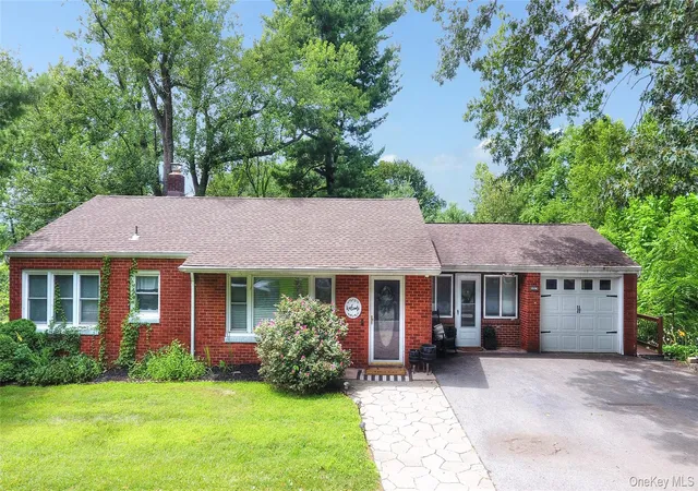 3rd image of 10 Oak Ridge Dr, New Windsor, NY 12553 | MLS# 1036255