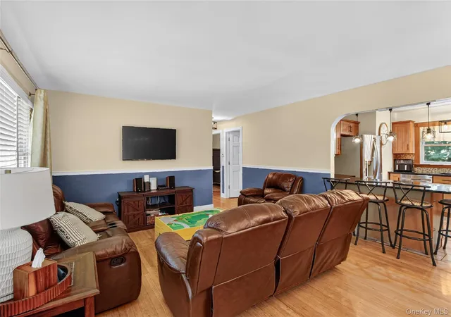 4th image of 10 Oak Ridge Dr, New Windsor, NY 12553 | MLS# 1036255