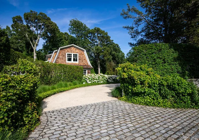 Photo 4 of Single family home for sale at 1140 Park Ave, Southold, NY 11952 | MLS# 1036287 | Listing updated on 2026-10-08
