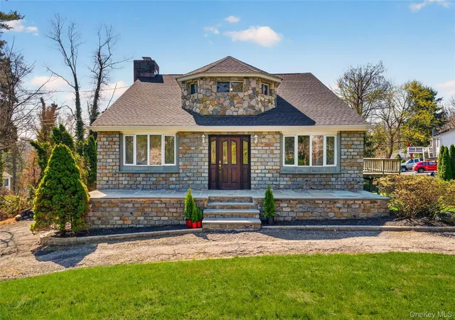 Photo 3 of Single family home for sale at 24 Old Knollwood Rd, Greenburgh, NY 10607 | MLS# 1036297 | Listing updated on 2026-08-30