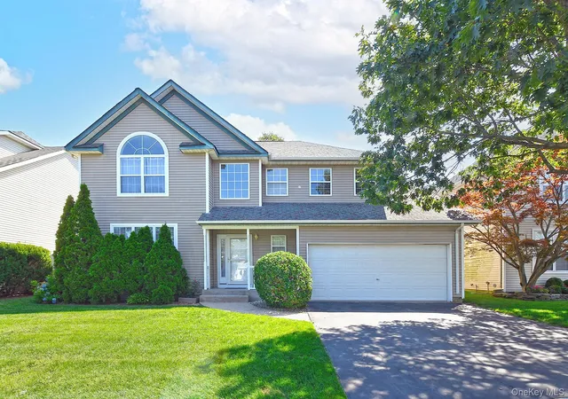Photo 2 of Sale Pending at 196 Cranberry Ct, Huntington, NY 11747 | MLS# 1036299 | Listing updated on 2026-08-19