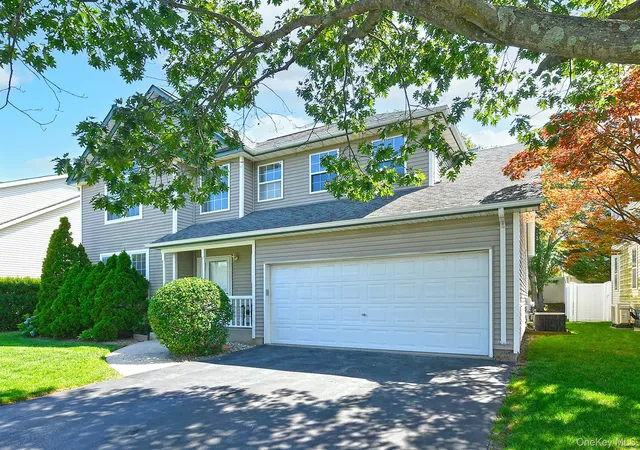 Photo 3 of Sale Pending at 196 Cranberry Ct, Huntington, NY 11747 | MLS# 1036299 | Listing updated on 2026-08-19