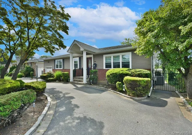 Photo 3 of Sale Pending at 156 Jerusalem Ave, Oyster Bay, NY 11758 | MLS# 1036315 | Listing updated on 2026-08-28