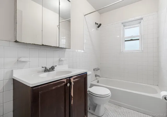 Photo 4 of House for sale at 490 Main St #A7, Oyster Bay, NY 11735 | MLS# 1036320 | Listing updated on 2026-08-08