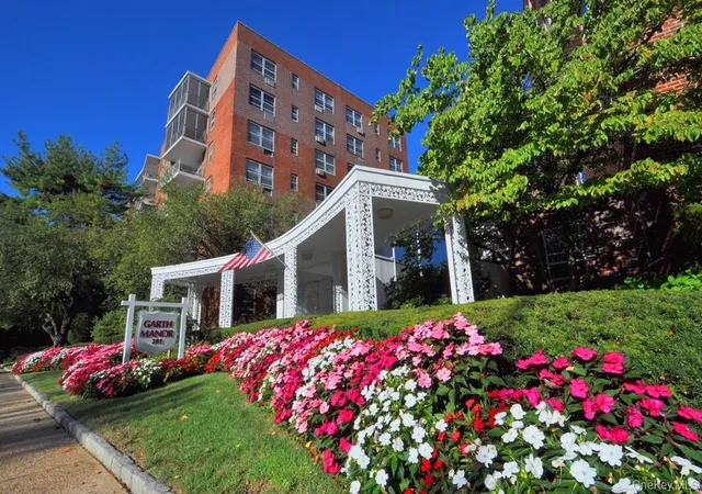 Photo 3 of Condo for sale at 281 Garth Rd #B1G, Eastchester, NY 10583 | MLS# 1036322 | Listing updated on 2026-10-04
