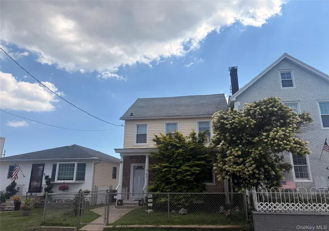 Photo 1 of Single family home for sale at 42 Saint Marys Ave, New York, NY 10305 | MLS# 1036329 | Listing updated on 2026-09-02
