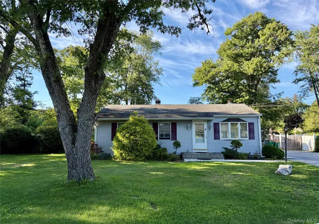 2nd image of 9 Ash Ln, Hyde Park, NY 12538 | MLS# 1036330