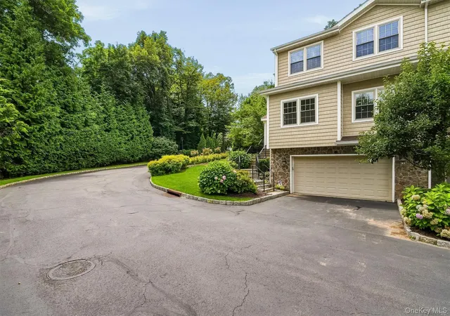 Photo 3 of Condo for sale at 4 Preserve Ct, Greenburgh, NY 10607 | MLS# 1036350 | Listing updated on 2026-08-29