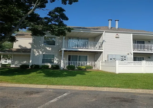 Photo 15 of Condo for sale at 349 Artist Lake Dr, Brookhaven, NY 11953 | MLS# 1036361 | Listing updated on 2026-08-31