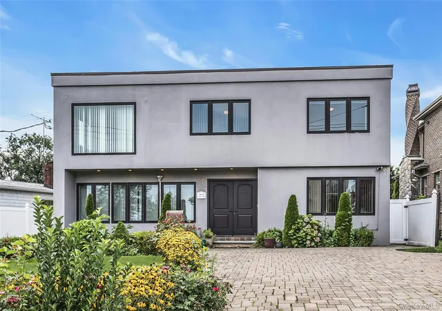 Photo 1 of Single family home for sale at 14962 Powells Cvs Blvd, New York, NY 11357 | MLS# 1036365 | Listing updated on 2026-08-16