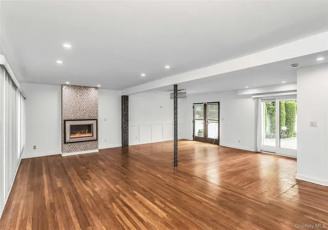 Photo 3 of Single family home for sale at 14962 Powells Cvs Blvd, New York, NY 11357 | MLS# 1036365 | Listing updated on 2026-08-16