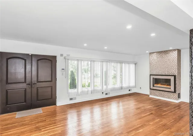 Photo 3 of Single family home for sale at 14962 Powells Cvs Blvd, New York, NY 11357 | MLS# 1036365 | Listing updated on 2026-08-16