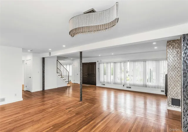 Photo 4 of Single family home for sale at 14962 Powells Cvs Blvd, New York, NY 11357 | MLS# 1036365 | Listing updated on 2026-08-16