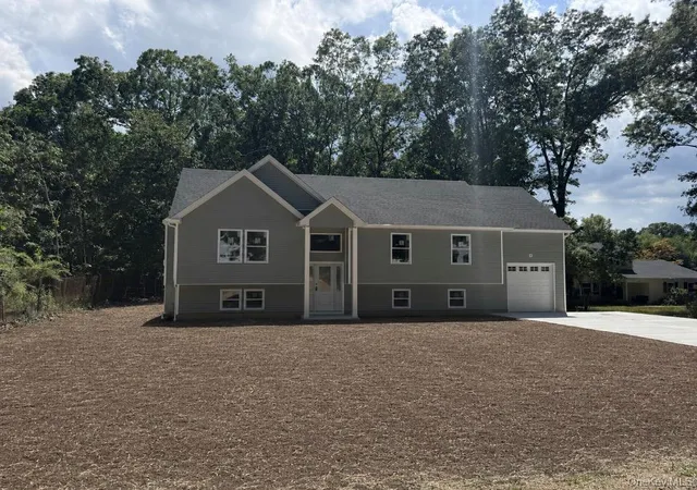 Photo 1 of Single family home for sale at 6 Scout Trl, Brookhaven, NY 11961 | MLS# 1036370 | Listing updated on 2026-08-08