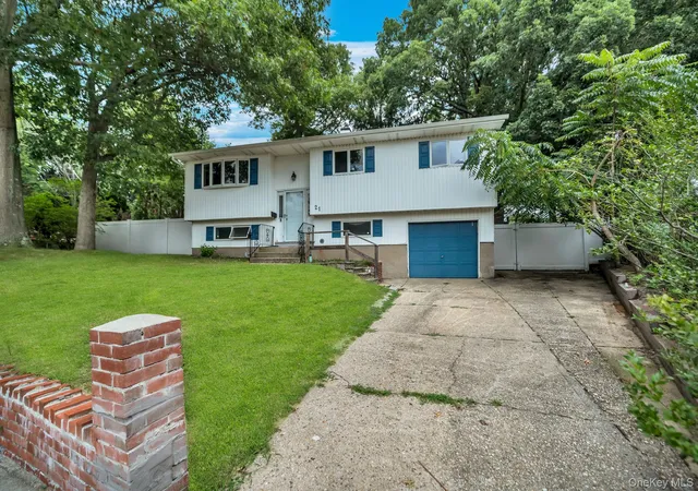 Photo 1 of Single family home for sale at 21 University Dr, Brookhaven, NY 11779 | MLS# 1036382 | Listing updated on 2026-09-20