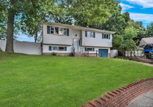 Photo 2 of Single family home for sale at 21 University Dr, Brookhaven, NY 11779 | MLS# 1036382 | Listing updated on 2026-09-20