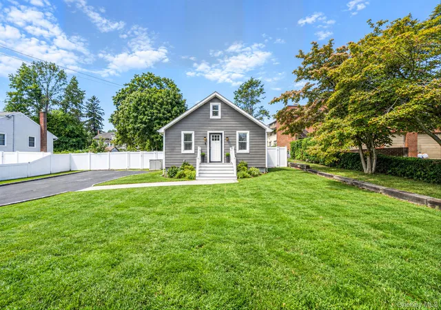 Photo 1 of Single family home for sale at 36 Mayflower Ave, Smithtown, NY 11787 | MLS# 1036399 | Listing updated on 2026-09-30