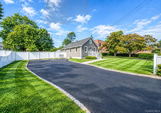 Photo 3 of Single family home for sale at 36 Mayflower Ave, Smithtown, NY 11787 | MLS# 1036399 | Listing updated on 2026-09-30