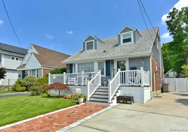 Photo 3 of Sale Pending at 374 Andrews Rd, North Hempstead, NY 11501 | MLS# 1036400 | Listing updated on 2026-08-27