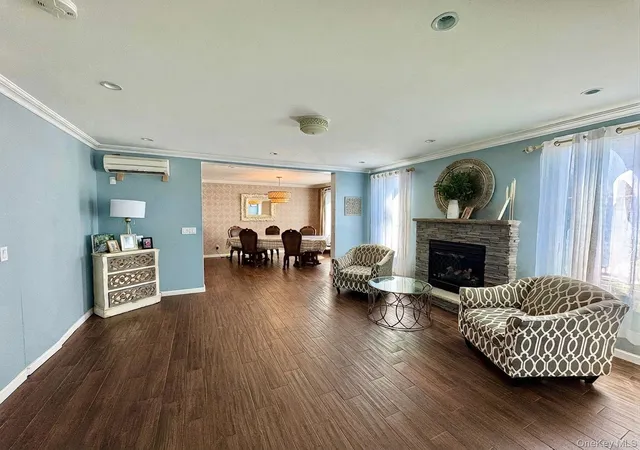 Photo 3 of Single family home for sale at 524 Beach 133rd St, New York, NY 11694 | MLS# 1036401 | Listing updated on 2026-09-13