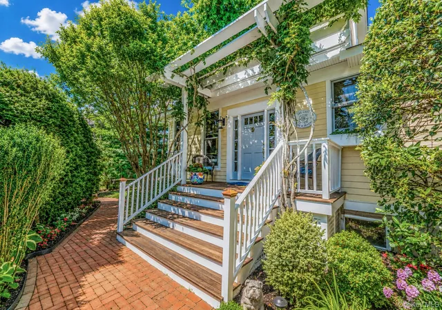Photo 3 of Single family home for sale at 8 Jackson Ave, Southampton, NY 11942 | MLS# 1036409 | Listing updated on 2026-10-01