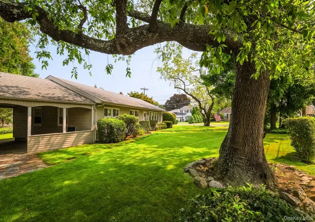 Photo 3 of Sale Pending at 121 Windermere Dr, Yonkers, NY 10710 | MLS# 1036420 | Listing updated on 2026-09-13