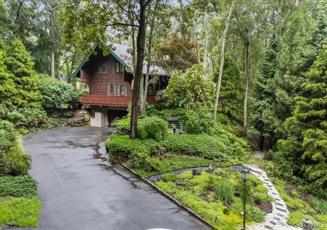 Photo 3 of Sale Pending at 2 British Colony Rd, Smithtown, NY 11768 | MLS# 1036428 | Listing updated on 2026-09-23