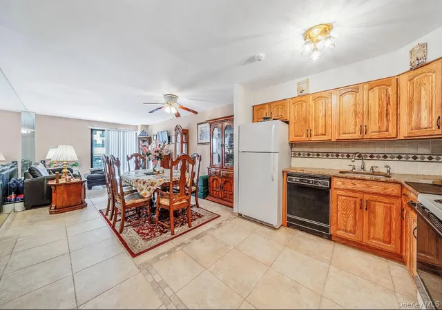Photo 3 of Condo for sale at 360 Shore Rd #3M, Long Beach, NY 11561 | MLS# 1036472 | Listing updated on 2026-08-09
