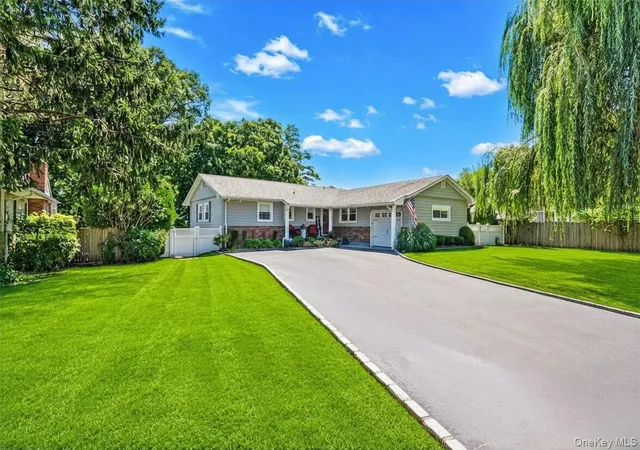 2nd image of 15 Locksley Ln, Smithtown, NY 11767 | MLS# 1036474
