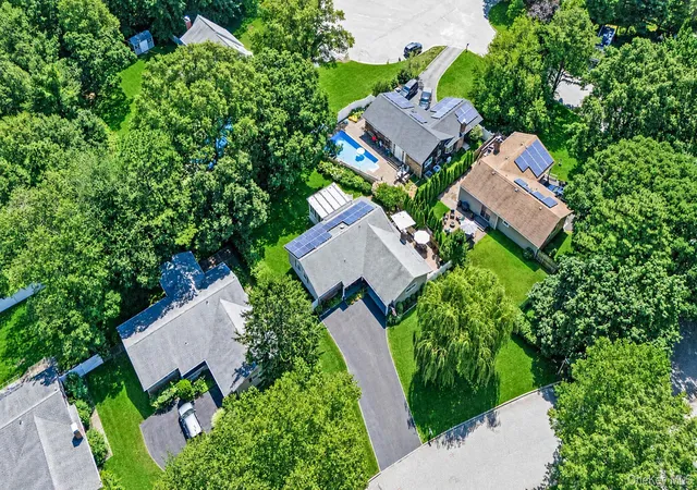 36th image of 15 Locksley Ln, Smithtown, NY 11767 | MLS# 1036474
