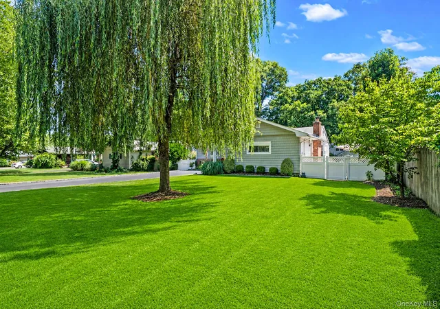 4th image of 15 Locksley Ln, Smithtown, NY 11767 | MLS# 1036474