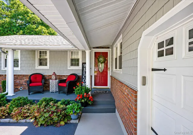 5th image of 15 Locksley Ln, Smithtown, NY 11767 | MLS# 1036474