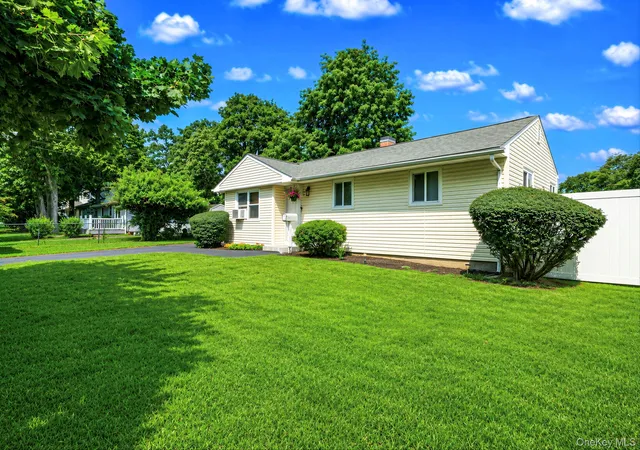 Photo 3 of Single family home for sale at 2803 Eagle Ave, Brookhaven, NY 11763 | MLS# 1036481 | Listing updated on 2026-08-22