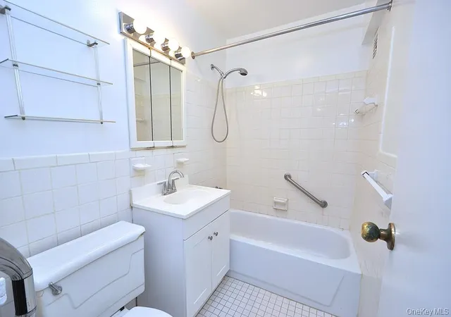 Photo 5 of House for sale at 111 E Hartsdale Ave #3D, Greenburgh, NY 10530 | MLS# 1036483 | Listing updated on 2026-08-14