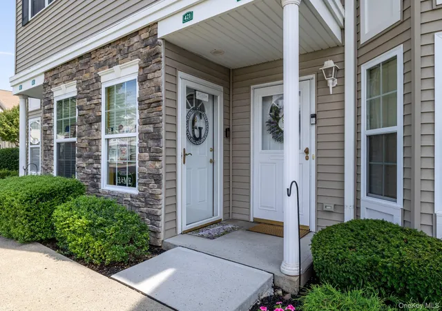 Photo 3 of Sale Pending at 421 Autumn Dr, Hempstead, NY 11554 | MLS# 1036497 | Listing updated on 2026-10-01