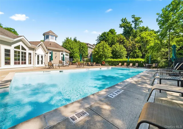 Listing Photo 2 - Condo for sale in building located at 100 Woodcrest Ln, Mount Kisco, NY 10549 - Unit #124