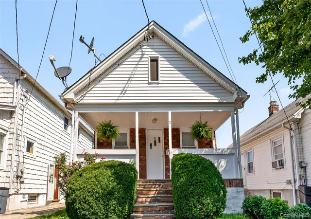 1st image of 21 Beechwood Ave, North Hempstead, NY 11050 | MLS# 1036514