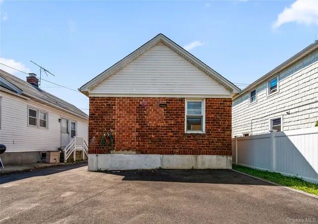 Photo 4 of Single family home for sale at 21 Beechwood Ave, North Hempstead, NY 11050 | MLS# 1036514 | Listing updated on 2026-10-10