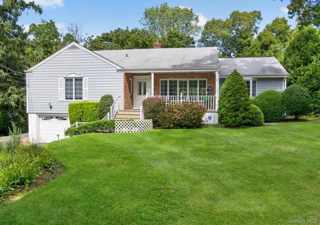 Single family home for sale at 4 Woodleaf Ct, Huntington, NY 11724 | MLS# 1036519